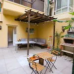Charm Vintage Achrafieh Apt With Garden Pizza Oven Bbq Hottub