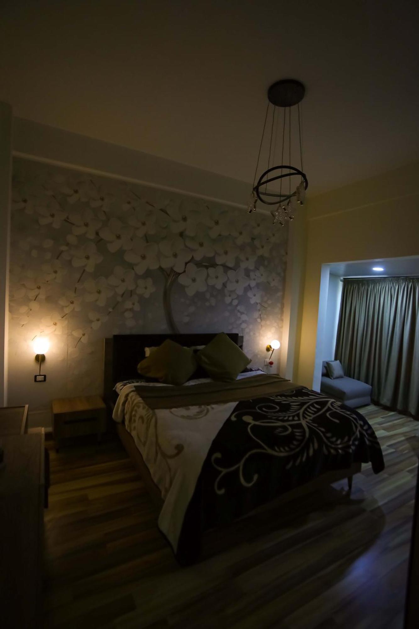 Charm Vintage Achrafieh With Garden Pizza Oven Bbq Hottub Apartment *